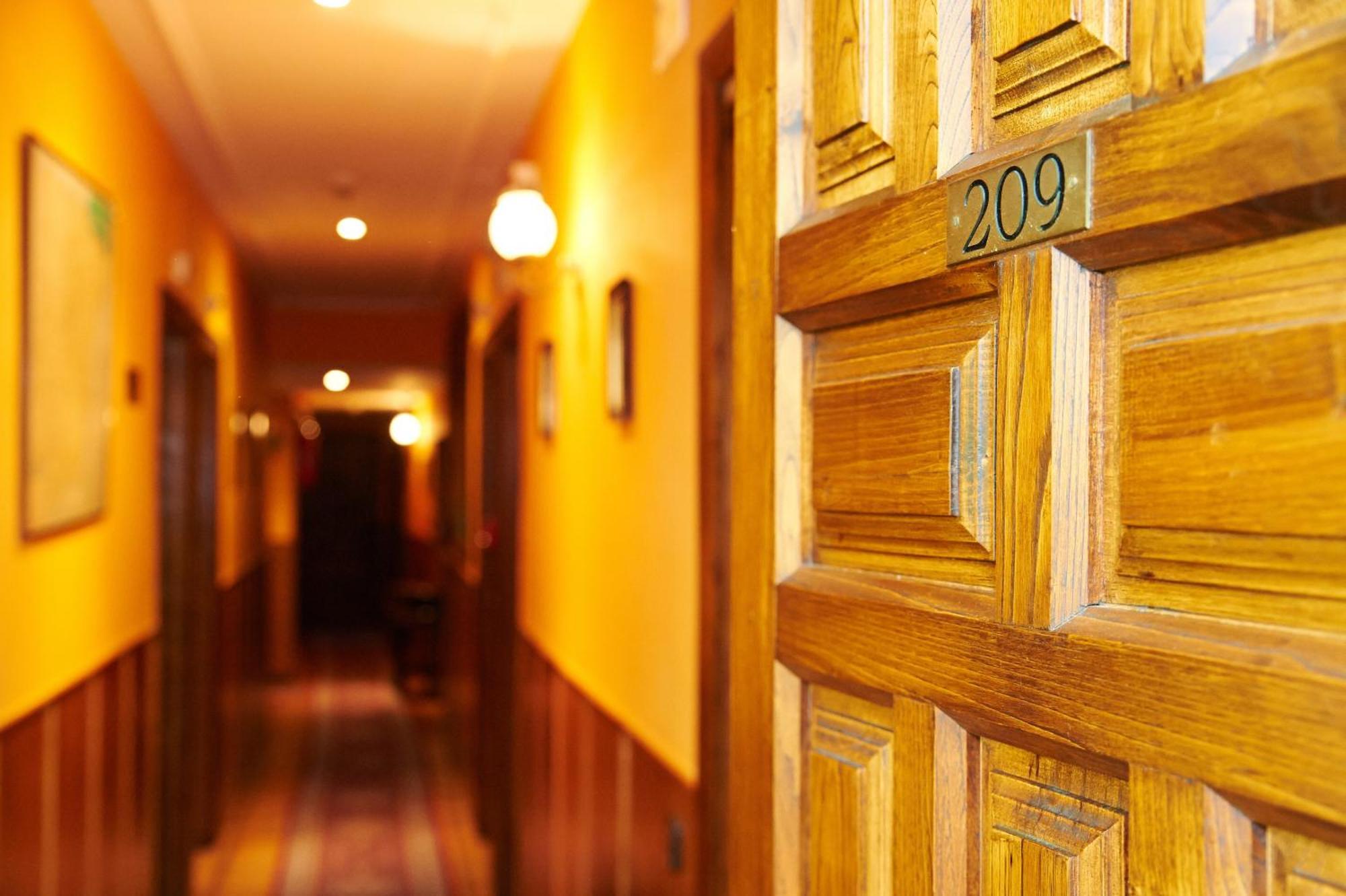 Hotel Los Angeles ซันติยานาเดลมาร์ ภายนอก รูปภาพ