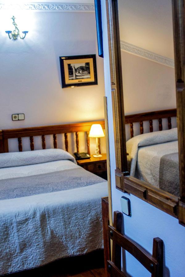 Hotel Los Angeles ซันติยานาเดลมาร์ ภายนอก รูปภาพ